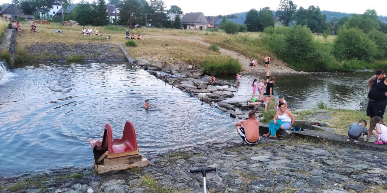 Domek Na Skarpie Zubrzyca Dolna Esterno foto